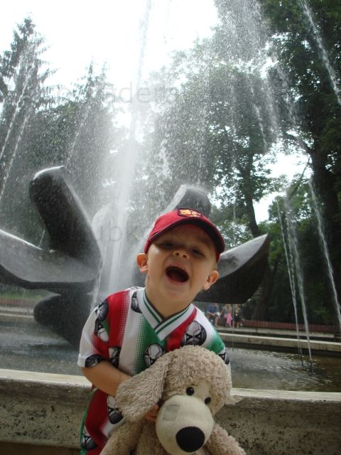 Pri fontáne v Sade - škero :)