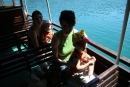Loďkou po Plitvickom jazere - Keďže Plitvické jazerá sú strašne veliké, časť z nich sme si pozreli aj prostredníctvom loďky